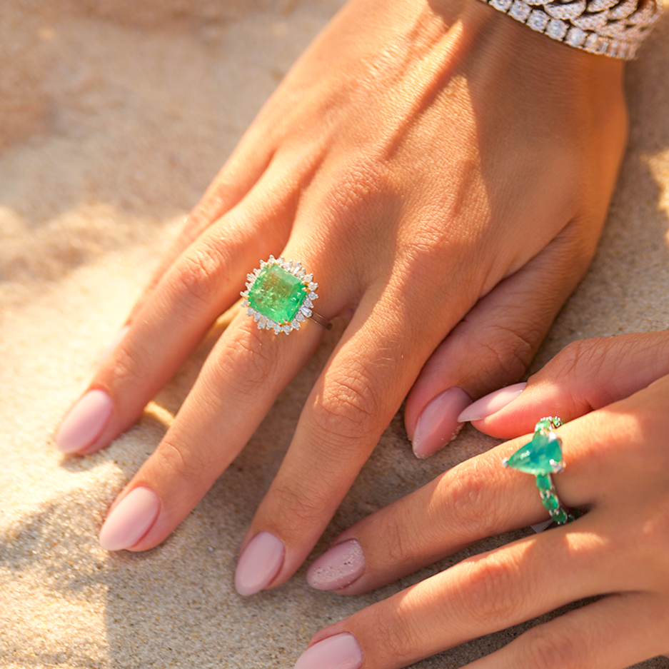 7.86ct Diamond Emerald 18K Gold Halo Cocktail Ring