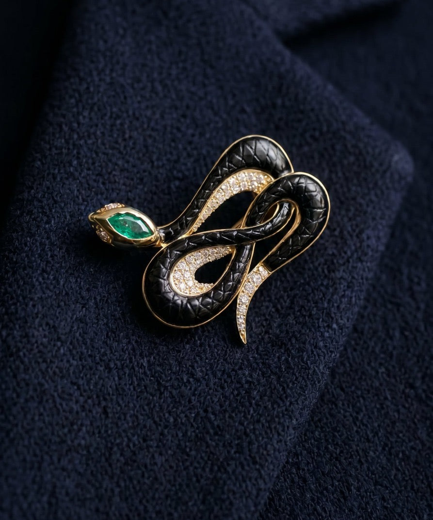 10.03ct Diamond Emerald Onyx 18K Gold Snake Brooch