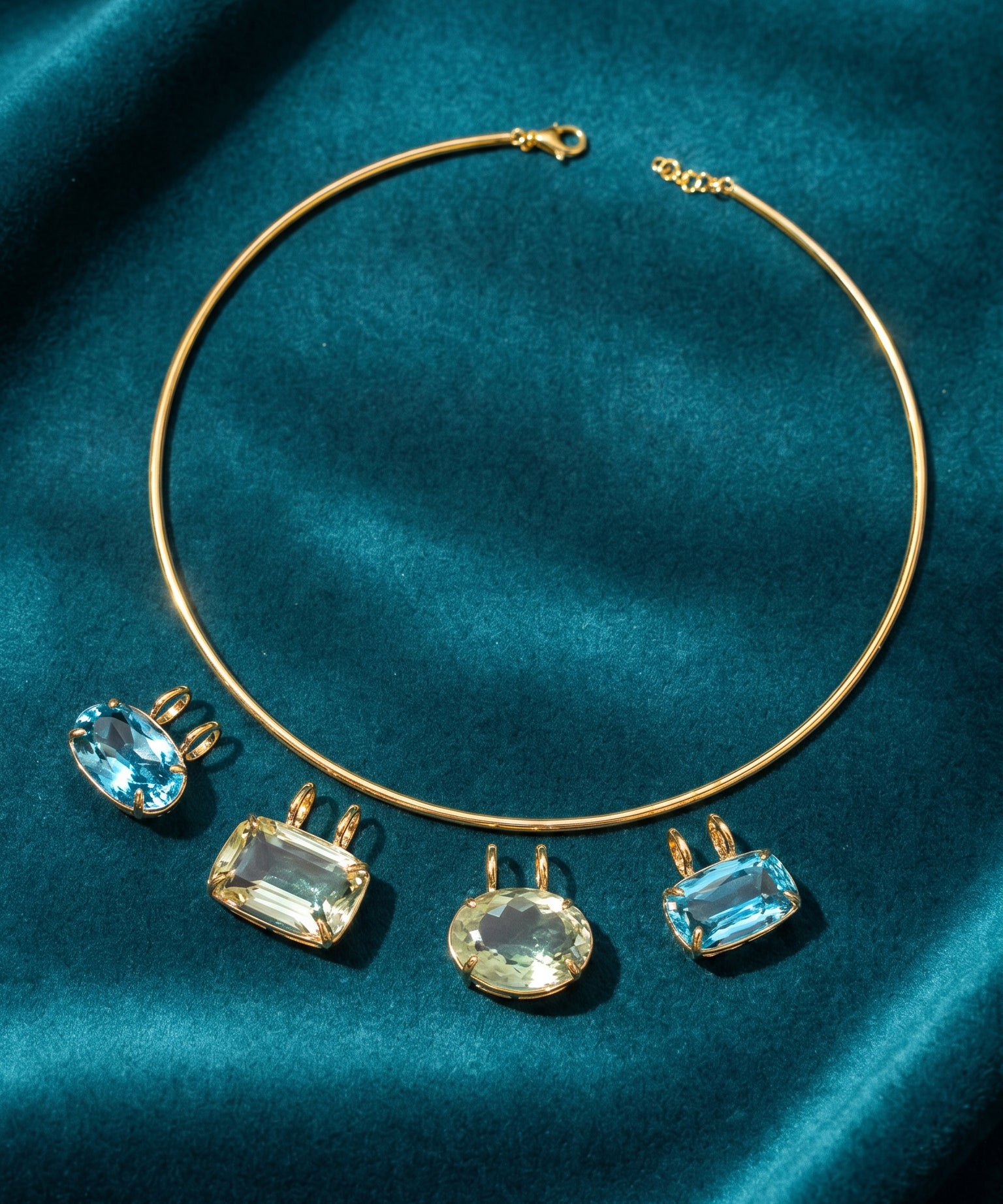 18K Gold Wire Collar Choker Necklace