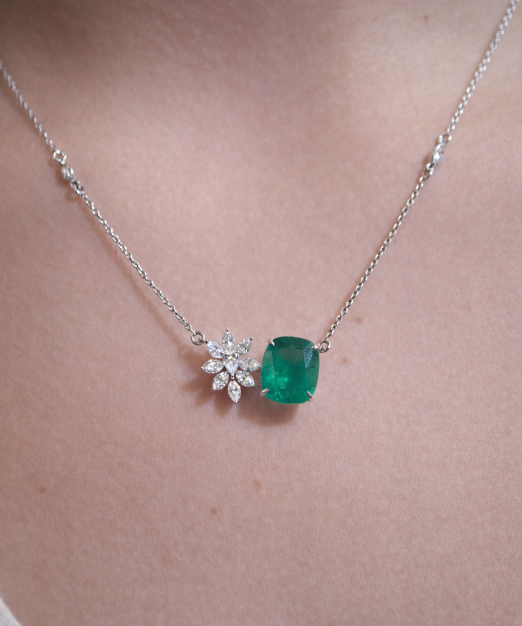 4.97ct Diamond Emerald 18K Gold Toi et Moi Necklace