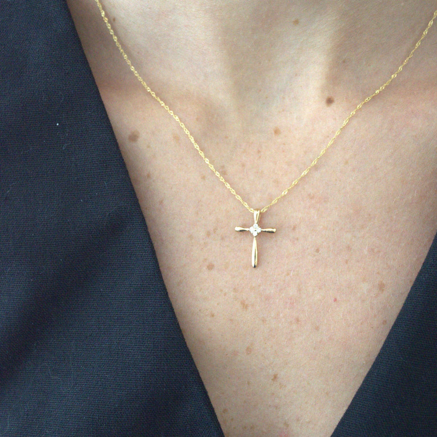 0.25ct Diamond 18K Gold Cross Pendant Chain Necklace
