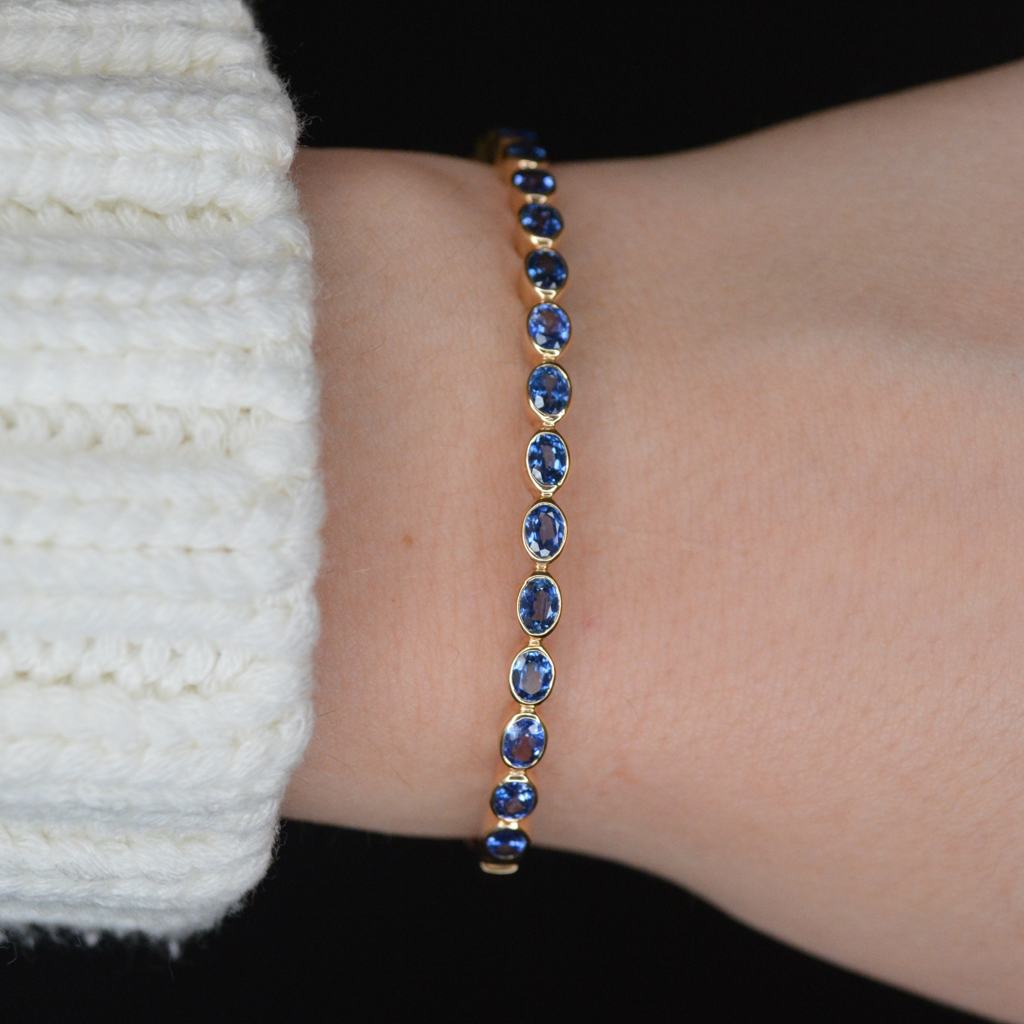 3.09ct Sapphire 14K Gold Bangle Bracelet