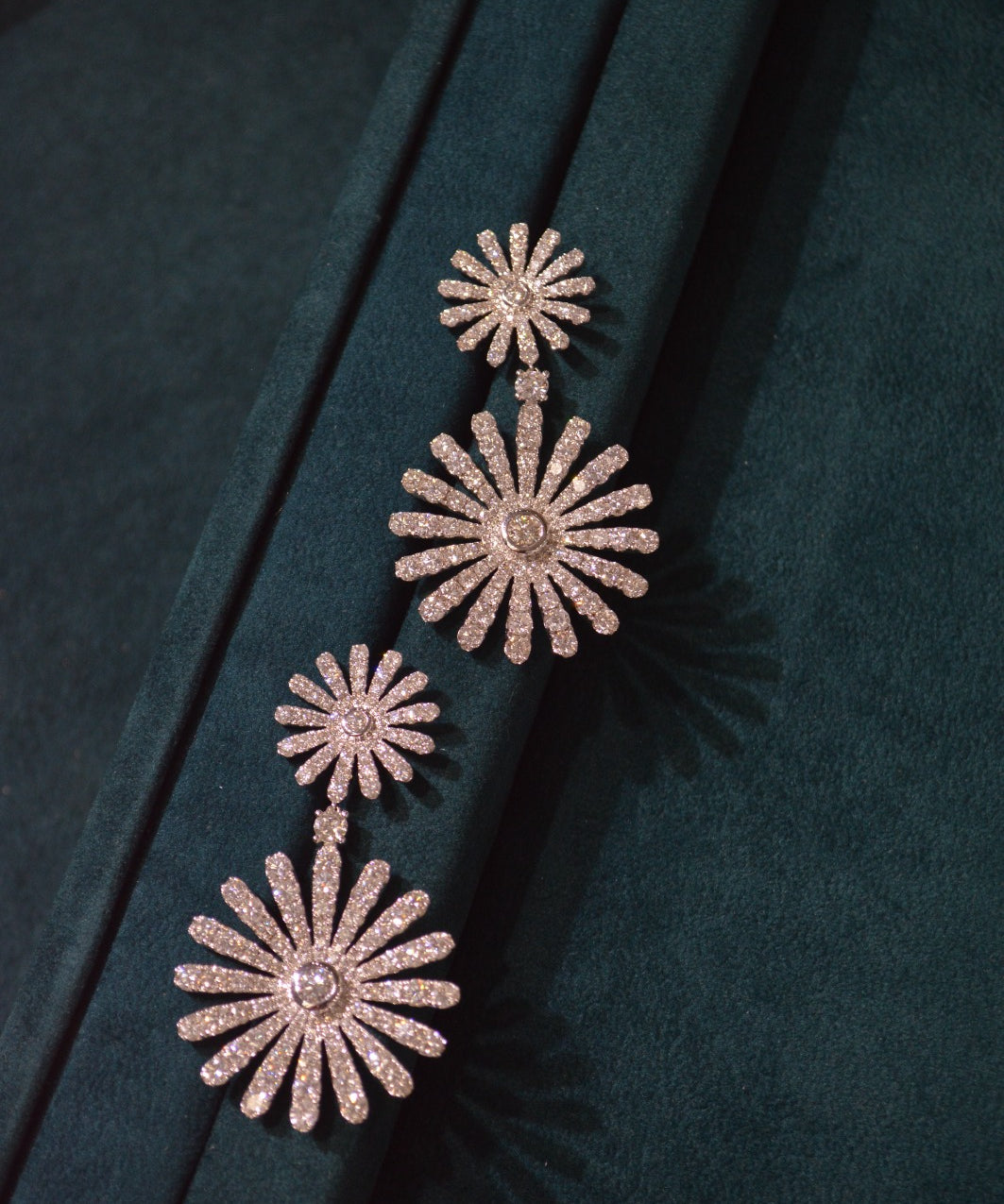 13.65ct Diamond 18K Gold Statement Sunburst Drop Earrings