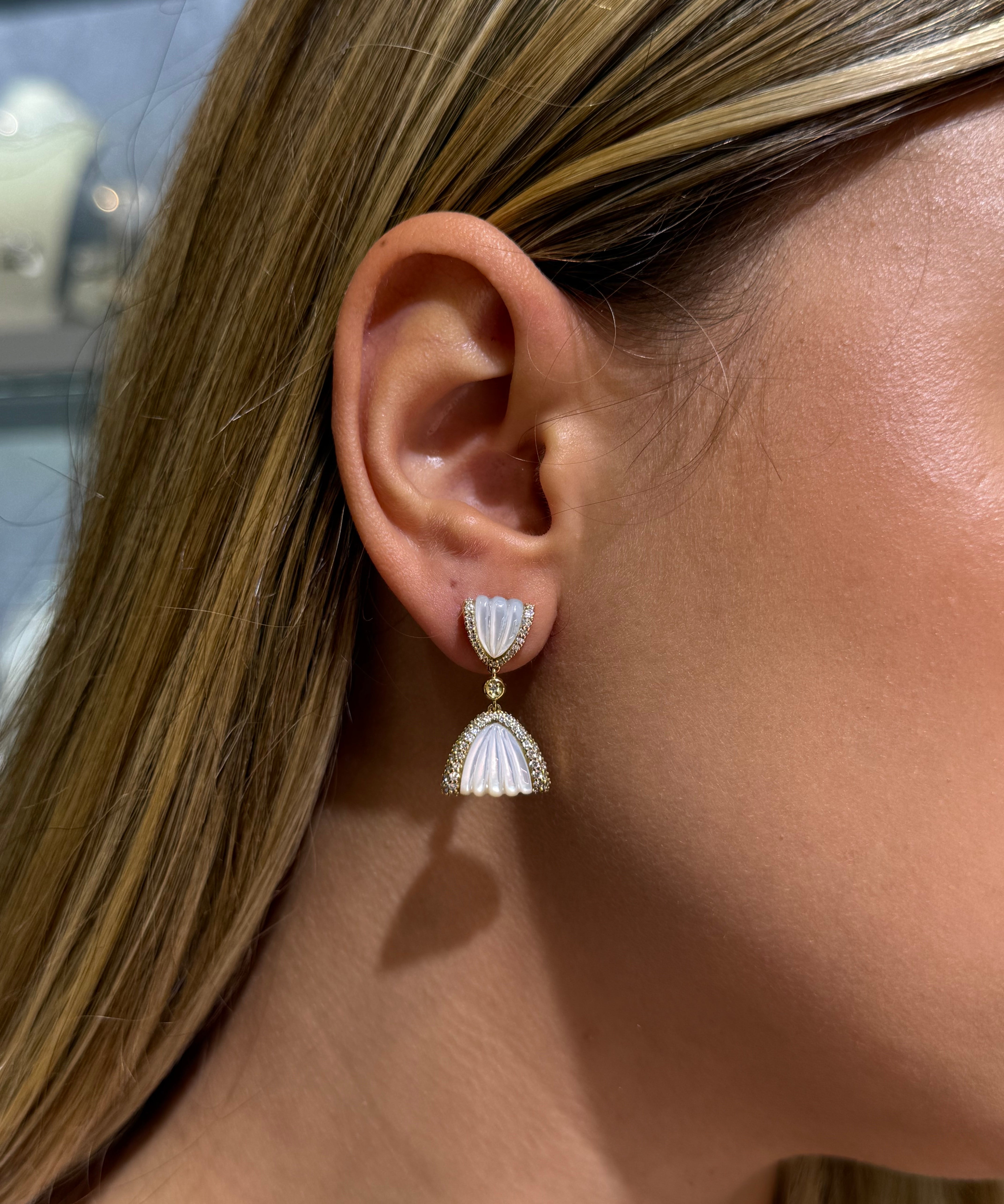 2.61ct Diamond Mother of Pearl 18K Gold Drop Earrings