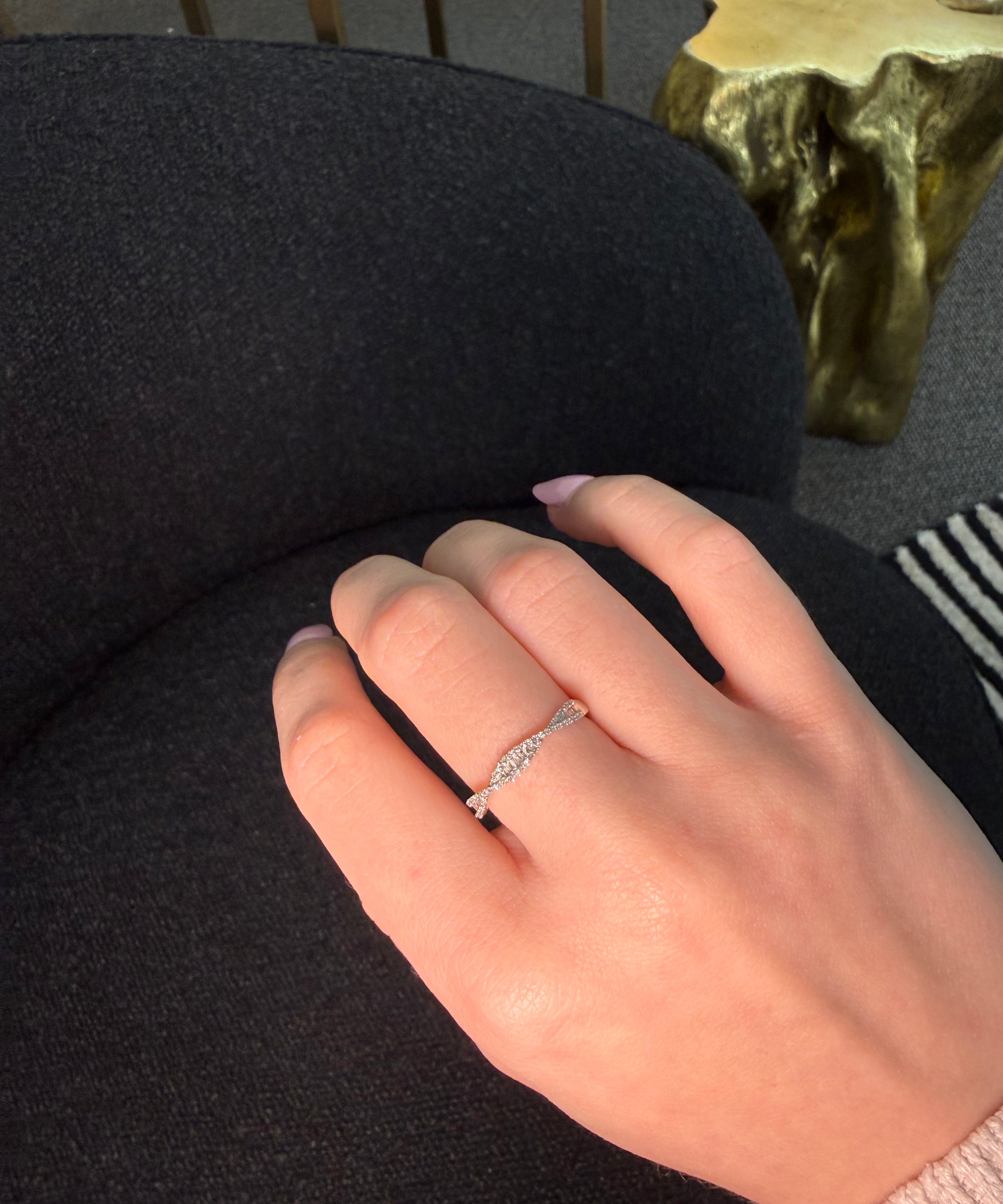 0.14ct Diamond 14K Gold Spiral Ring