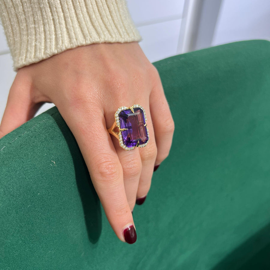 20.418ct Amethyst and diamond 18K Ring