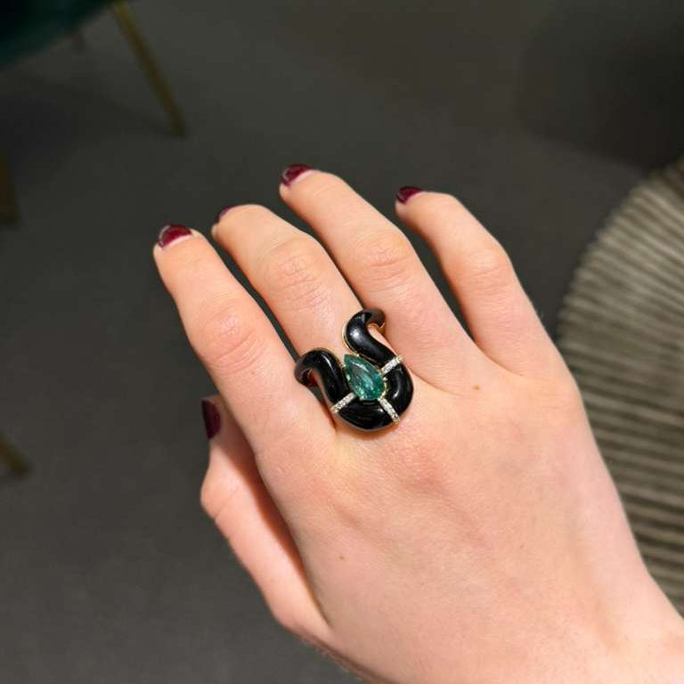 15.00ct Diamond Emerald Onyx 18K Gold Hook Ring