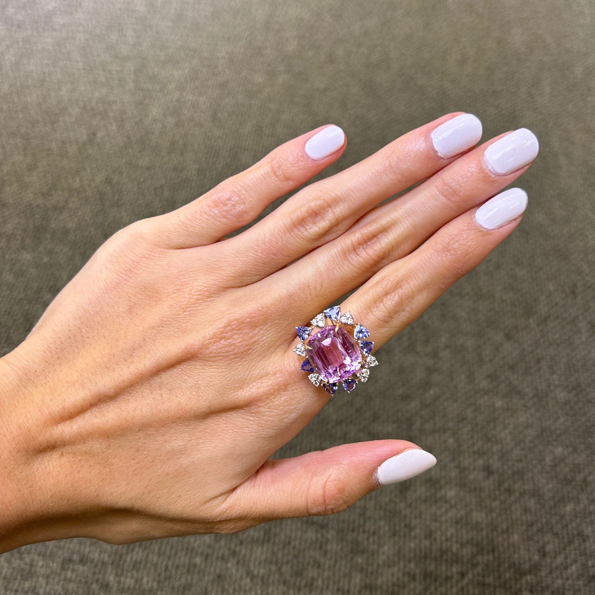 17.87ct Kunzinte Tanzanite Diamond 18K Gold Cocktail Ring