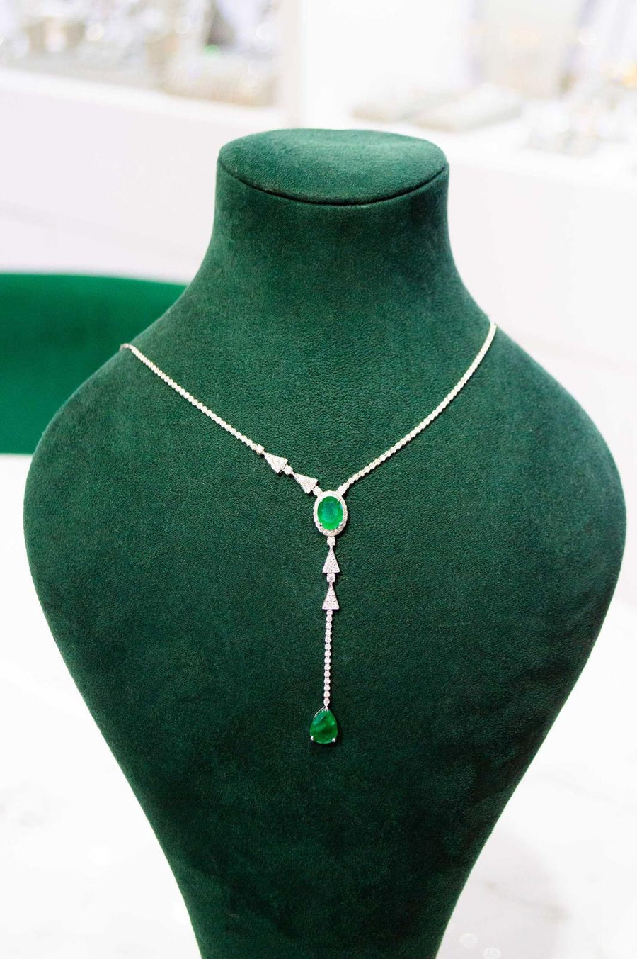5.30ct Diamond Emerald 18K Gold Lariat Drop Necklace