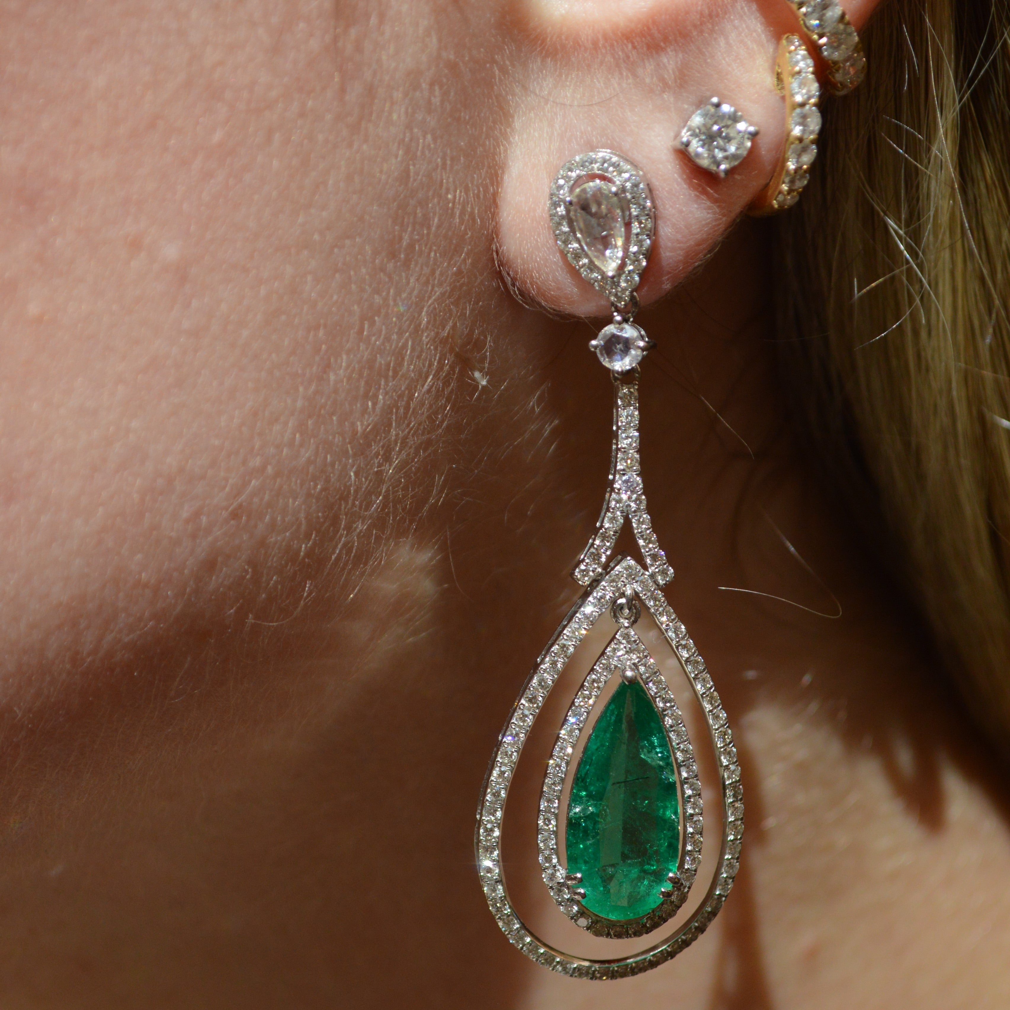8.88ct Diamond Emerald 18K Gold Dangle Drop Earrings