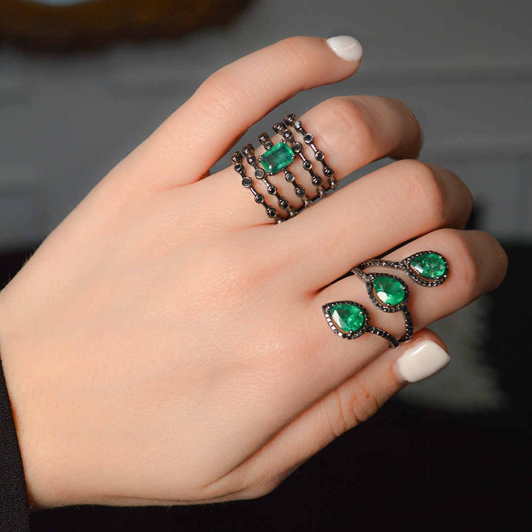 3.25ct Diamond Emerald 18K Gold Three Stone Cocktail Ring
